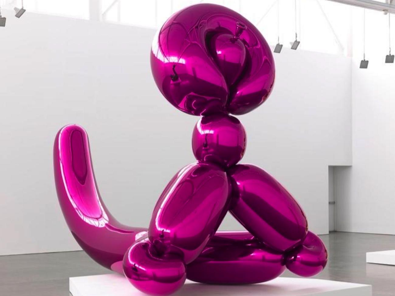 Balloon Monkey (Magenta) нравится и детям, и взрослым и является монументальным символом надежды и солидарности, отметили в Фонде Виктора Пинчука