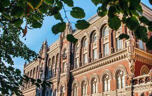 По данным НБУ, снижение зарплат в частном секторе в среднем составило 25–50%