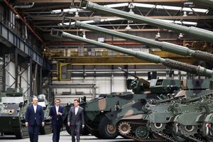 Моравецький: Ми підписуємо один із найбільших, якщо не найбільший контракт на експорт озброєнь за останні три десятиліття. Це продаж зброї для українців