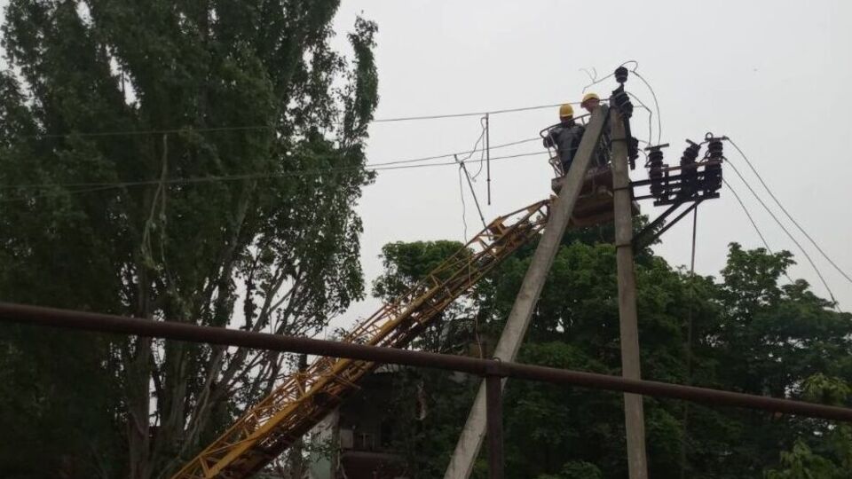 Несмотря на сложную ситуацию, специалисты не отказываются работать возле зоны активных боевых действий