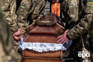 На подконтрольную Украине территорию постепенно возвращают тела погибших военных