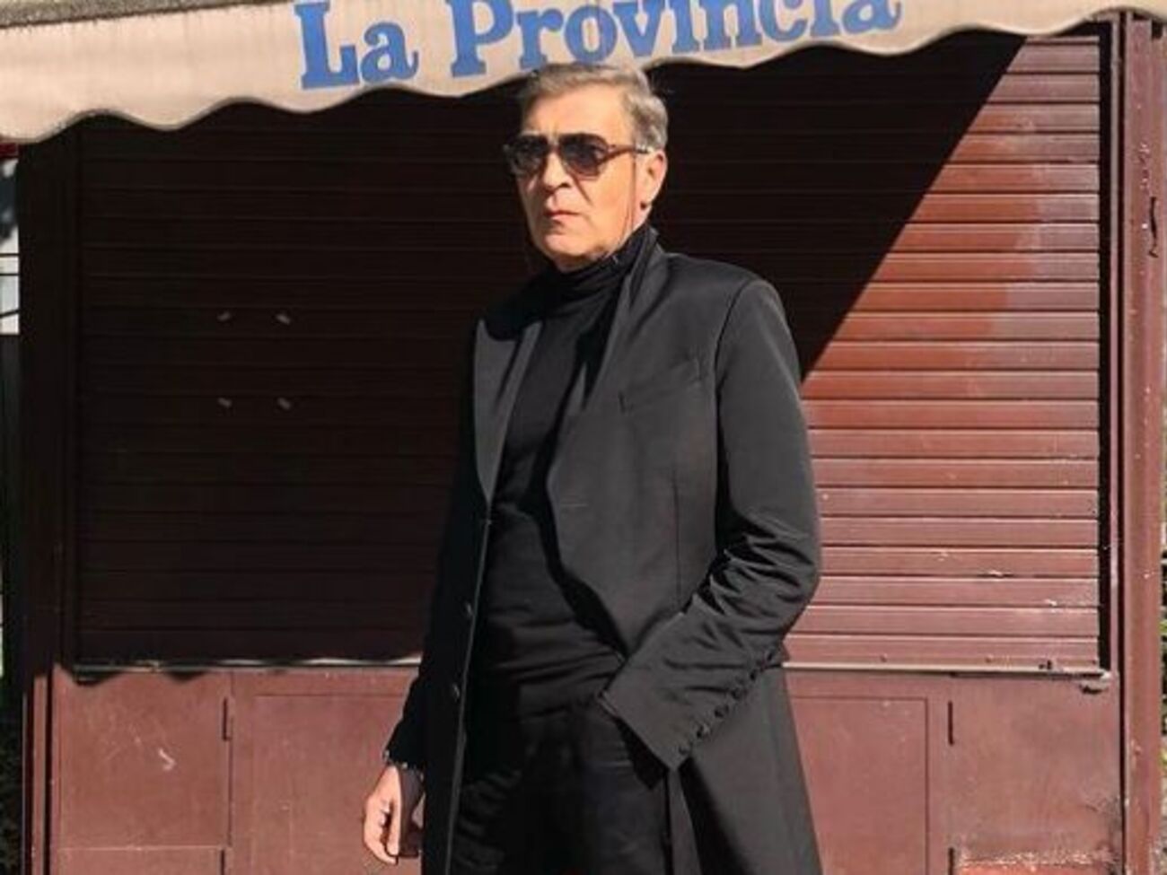 Невзоров: Такие строились дворцы из хрусталя и платины, так ублажали, так уговаривали... Надо было всего два слова "Крым" и "наш" поставить рядом