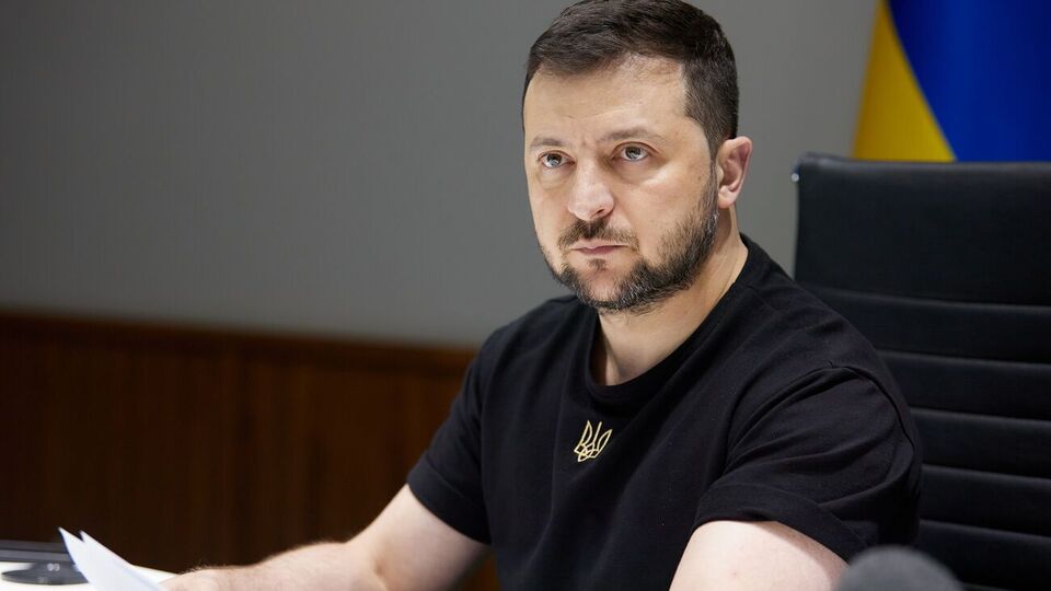 Україна послаблює армію російських окупантів, воюючи з нею на своїй землі, зазначив Зеленський