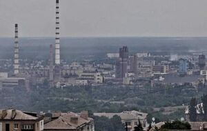 Оккупанты обстреливают мирные кварталы и объекты промышленности Луганской области