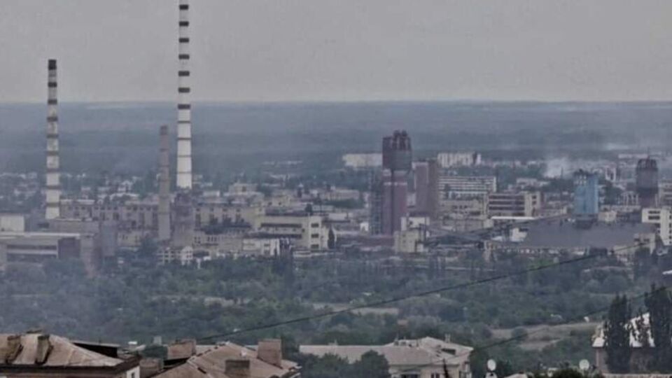 Окупанти обстрілюють мирні квартали та об'єкти промисловості Луганської області