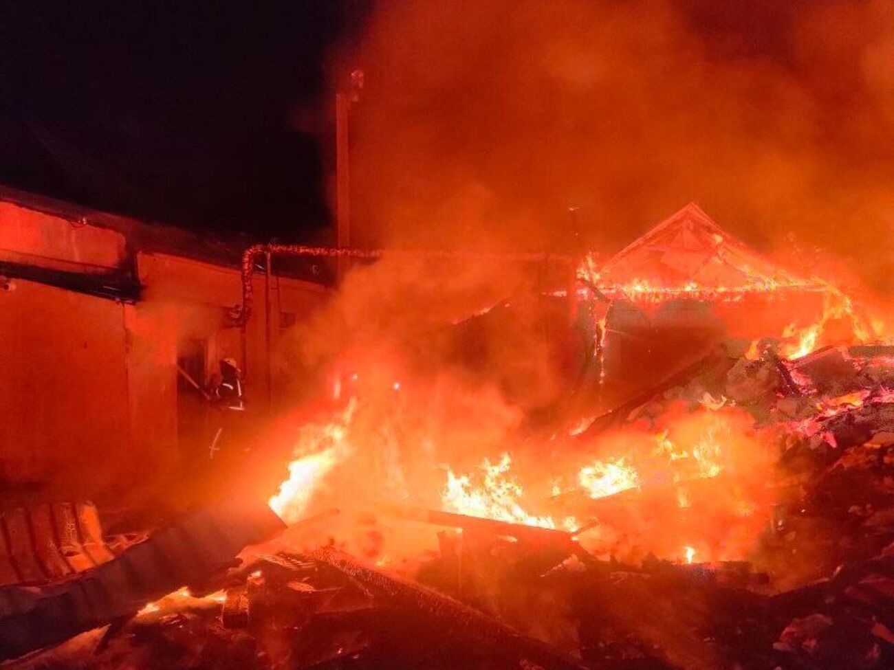 Пожежі загасили приблизно о 3.10