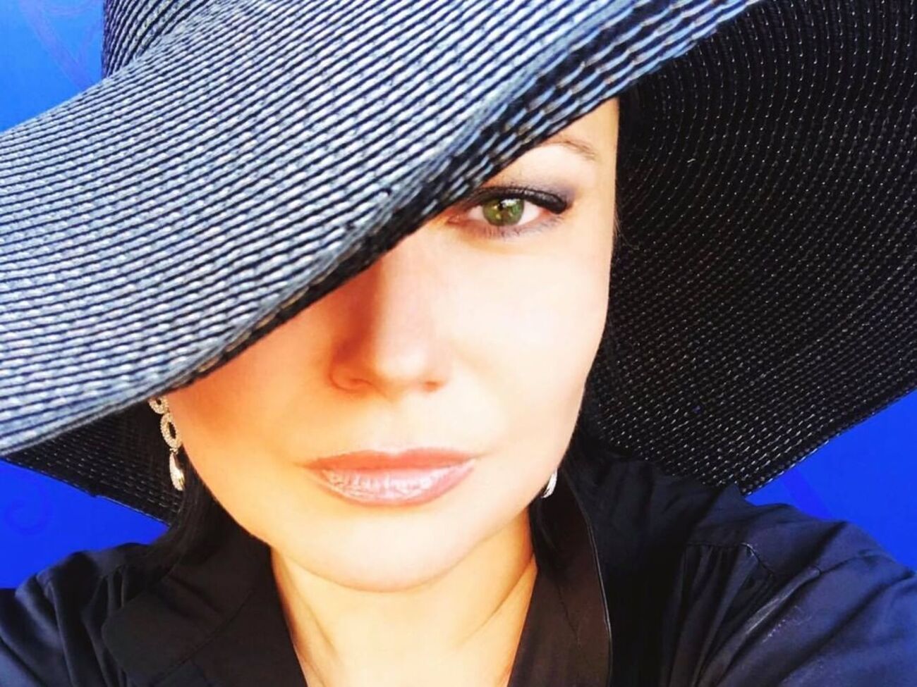 Мозговая считает, что, фотографируя дочь без разрешения, нарушает ее личное пространство