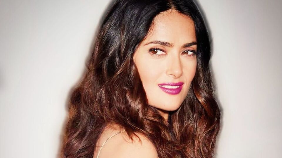 Хайек: Я так скучала по своим собакам, что одолжила двух в ресторане