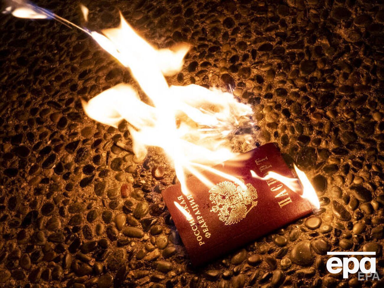 За інформацією волонтерки, без російського паспорта чи "документа", виданого бойовиками "ЛНР", окупанти не дають виїхати українцям