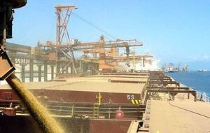 Російські окупанти вивозять з України металопродукцію та зерно