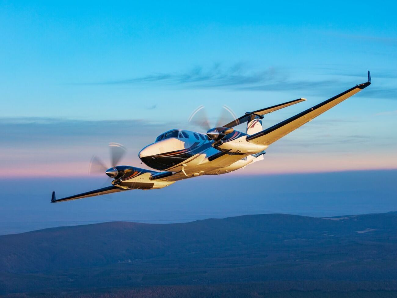 Приватний двомоторний Beechcraft пролетів над Угорщиною, Румунією, Сербією та Болгарією