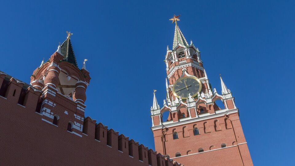 У Кремлі хочуть об'єднати тимчасово окуповані території чотирьох областей України в один федеральний округ у складі РФ, повідомила "Медуза"