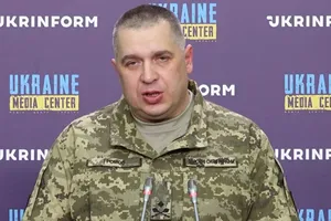 За словами Громова, вночі з Білорусі вилетіло два літаки Су-34 і один літак Су-30, вони атакували Україну