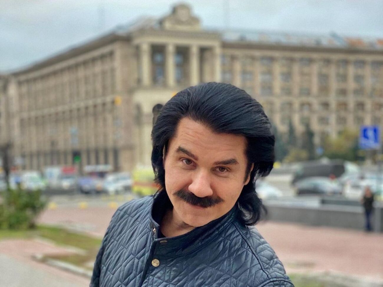 Зибров прочитал стихотворение поэта Артема Сенчило "На битой "Градами" дороге"