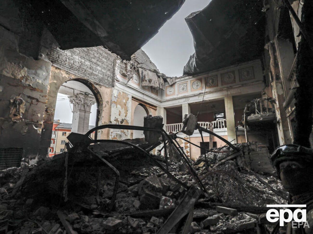 16 марта в результате очередной бомбардировки в Мариуполе был уничтожен драматический театр