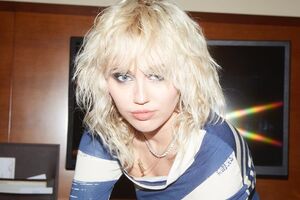 Сайрус показала, як проводить відпочинок