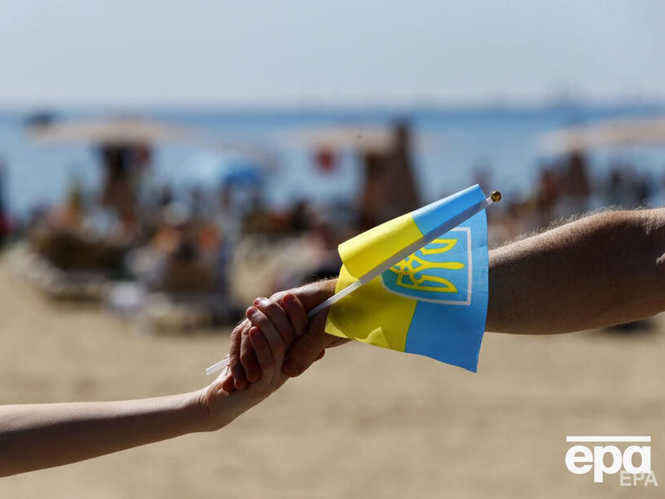 47% респондентів відповіли, що почали більше носити національну символіку та кольори
