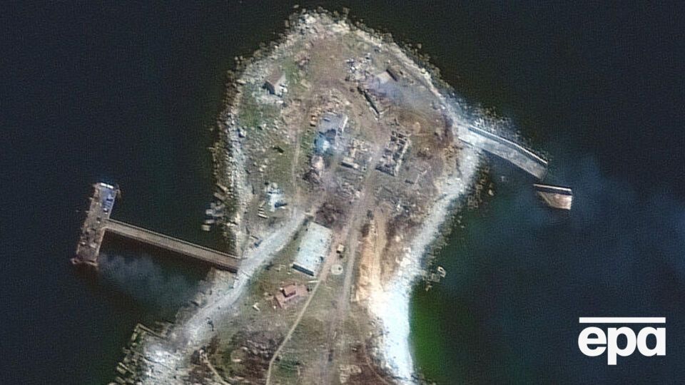 Російський гарнізон на Зміїному став занадто вразливим, тому потрібно було евакуювати його, вважають у британській розвідці