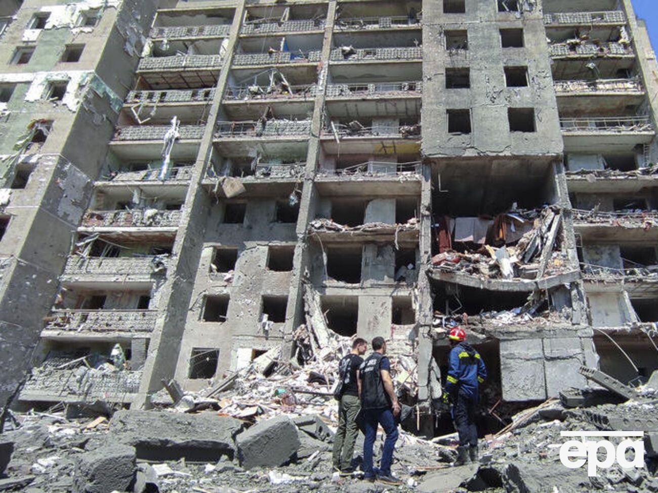Обстріл російськими окупантами житлового будинку і бази відпочинку в Одеській області. Фоторепортаж