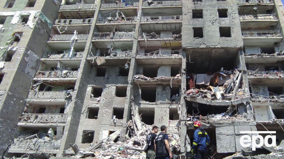 Обстріл російськими окупантами житлового будинку і бази відпочинку в Одеській області. Фоторепортаж