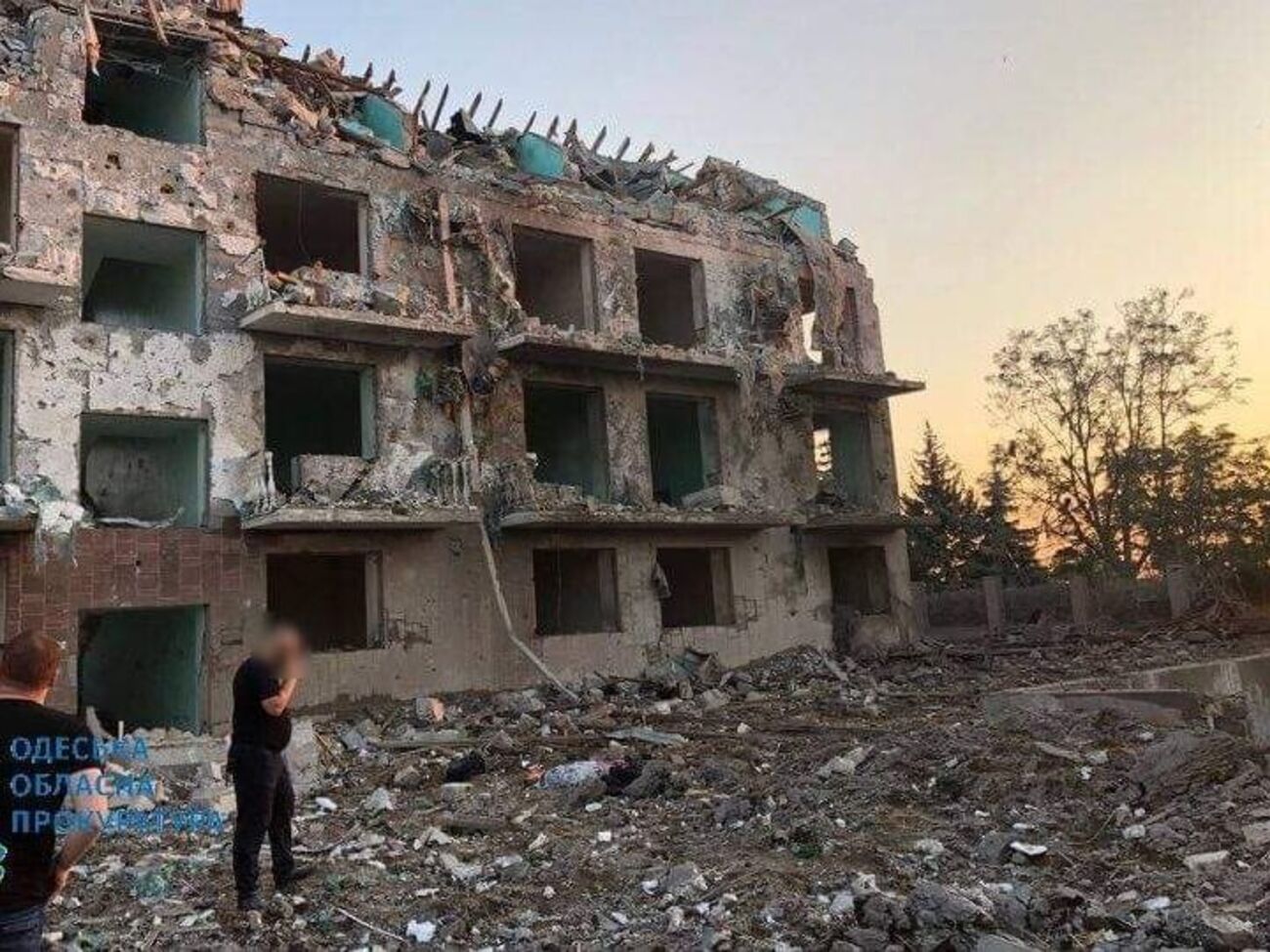 В Сергеевке оккупанты попали в жилой дом и базу отдыха
