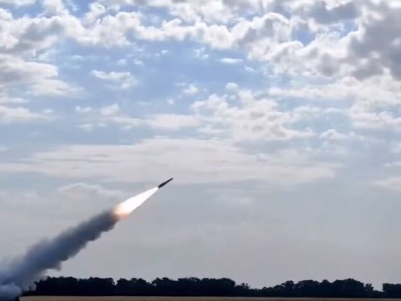 Украинские военные сняли на видео, как сбивают российский беспилотник