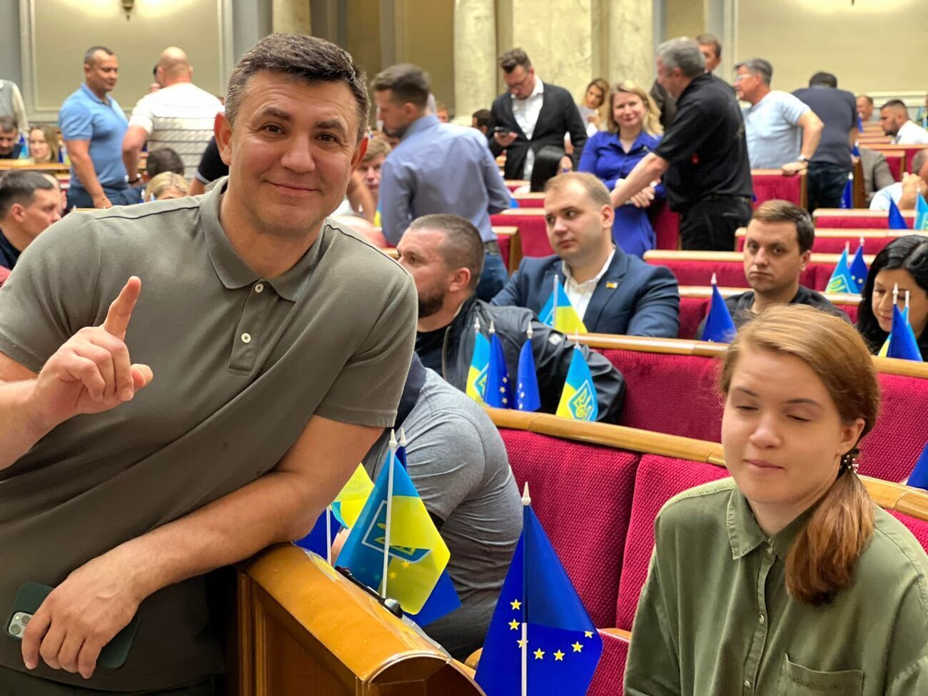 Безуглая заявила, что Тищенко получил наградное оружие якобы от "ряженых" военных