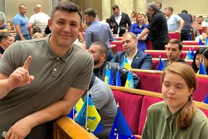 Безугла заявила, що Тищенко отримав нагородну зброю нібито від "ряджених" військових