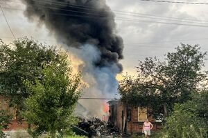 Для ликвидации возгораний на место обстрела прибыли пожарно-спасательные подразделения ГСЧС