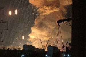 Подрыв произошел сегодня вечером, в Херсонской ОВА призвали местных жителей не приближаться к взрывающемуся складу