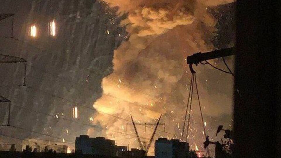Подрыв произошел сегодня вечером, в Херсонской ОВА призвали местных жителей не приближаться к взрывающемуся складу