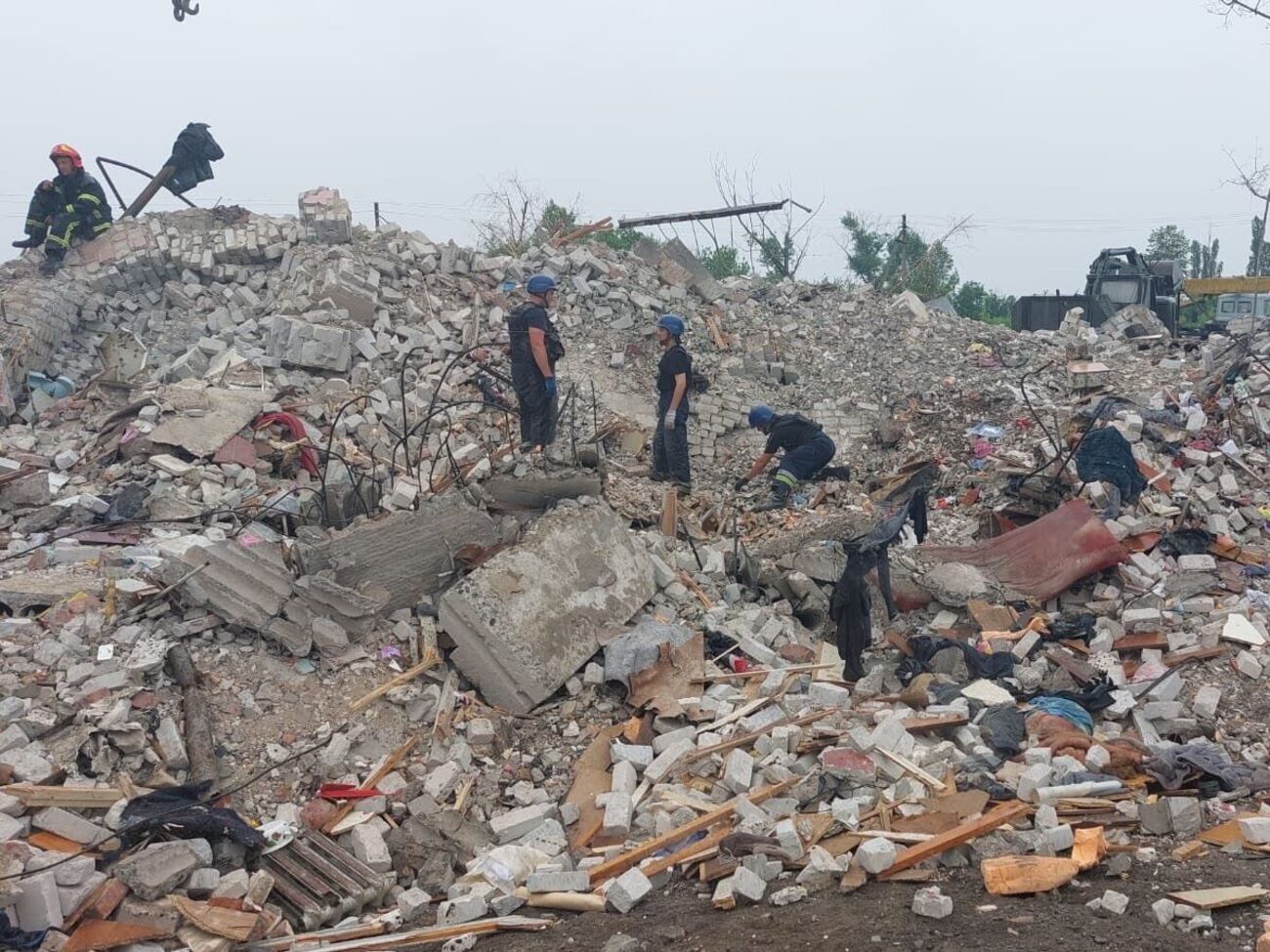 Сотрудникам ГСЧС удалось спасти из-под завалов девять человек