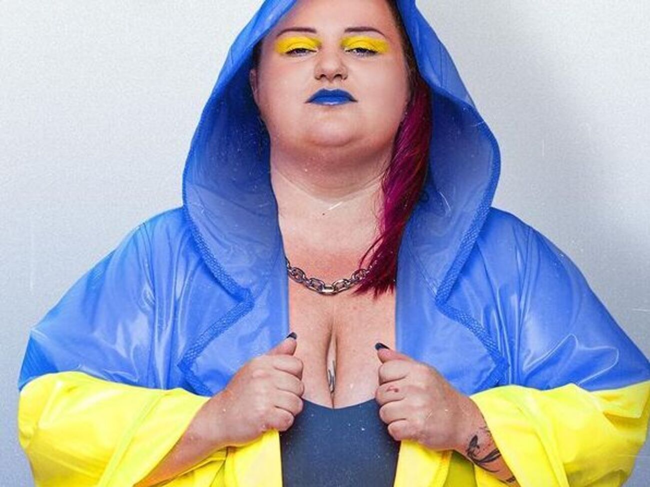 alyona alyona перебуває в Польщі