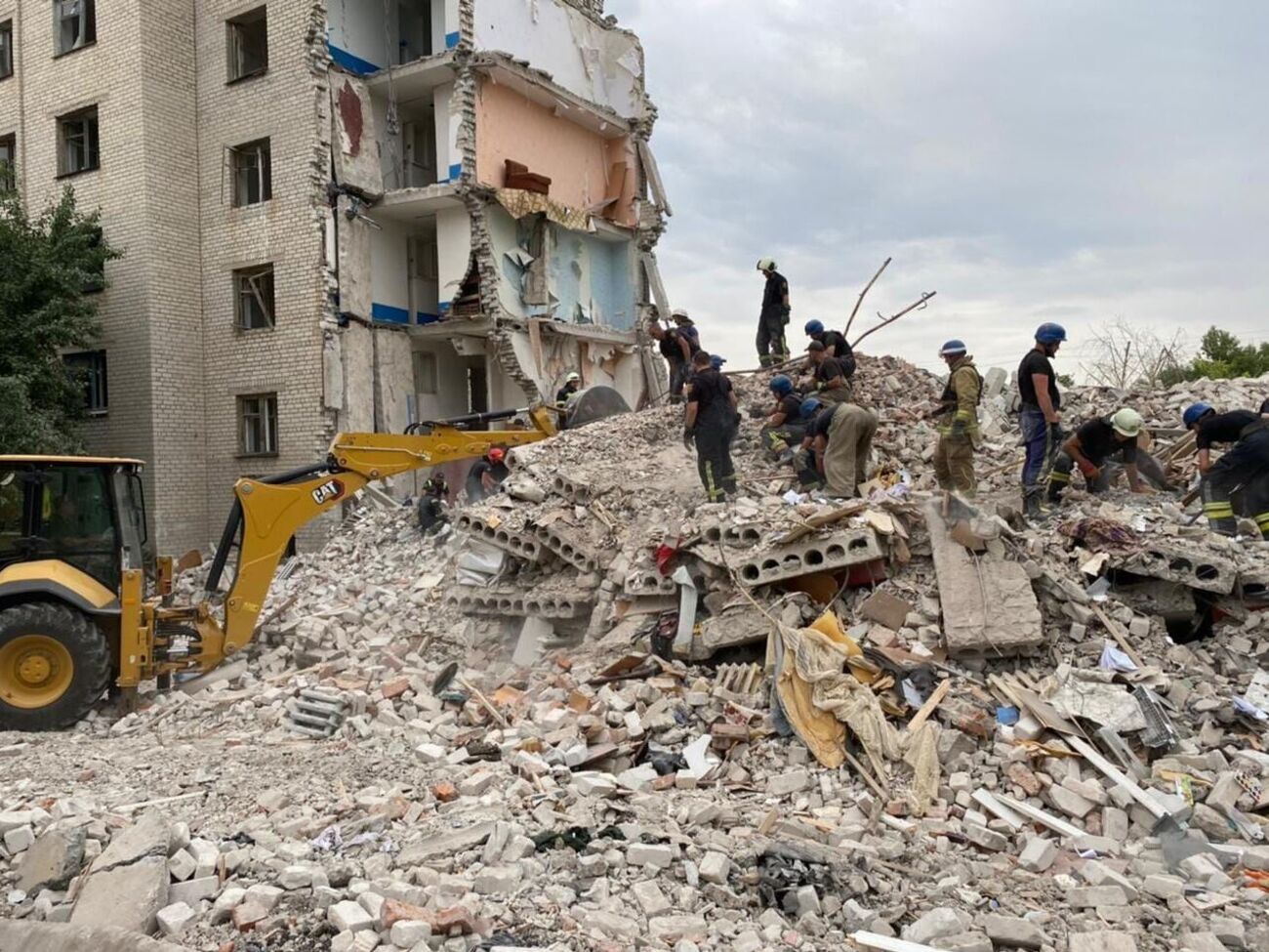 Рятувальна операція триває