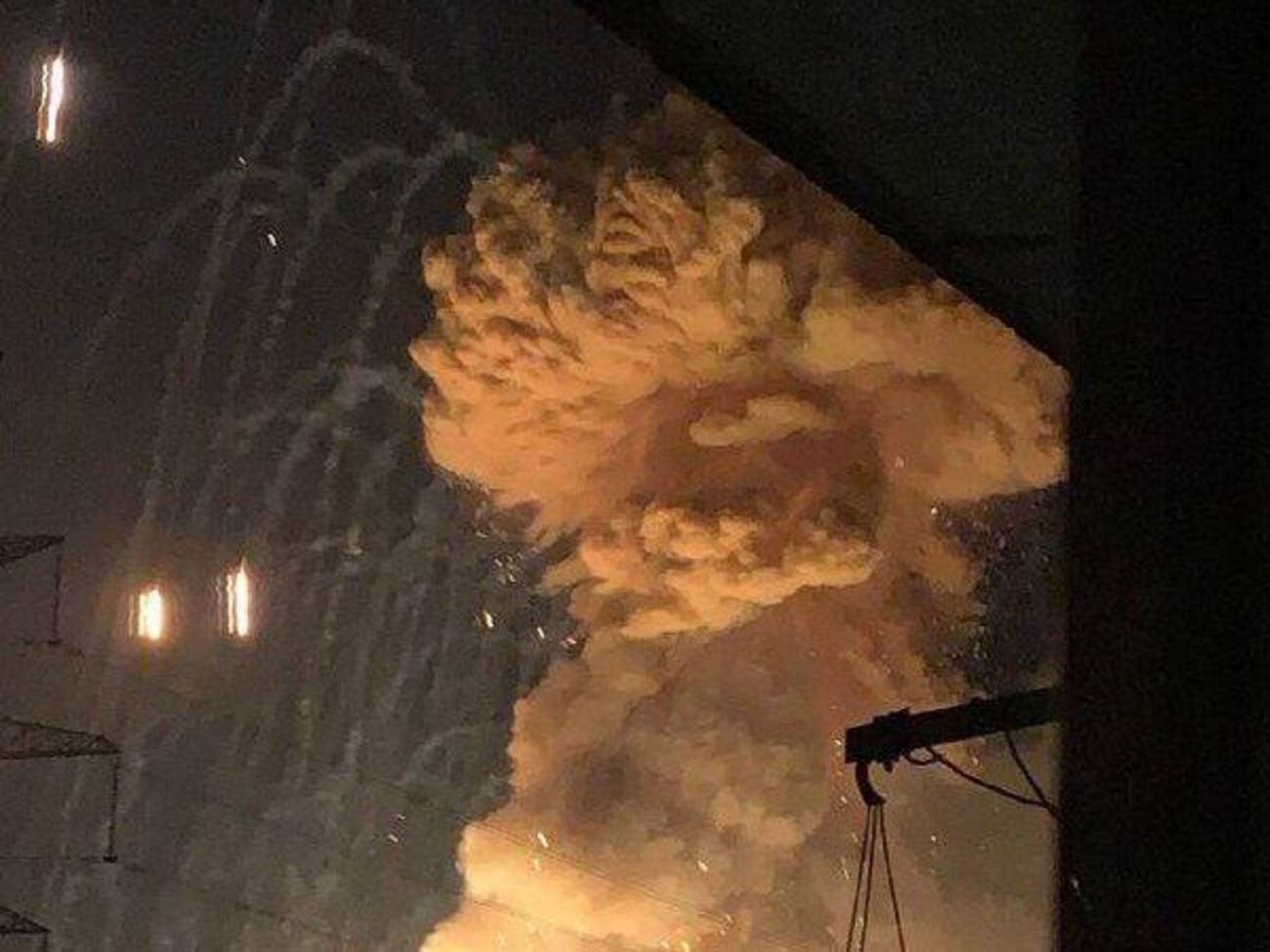 Хлань отметил, что российская пропаганда после взрыва на складах в Новой Каховке "всю ночь фантазировала, куда это попали ВСУ"