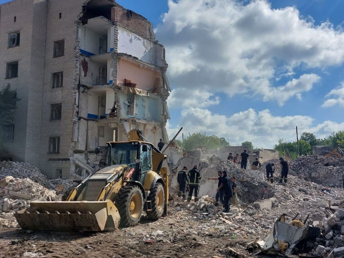 Рятувальники витягли з-під завалів будинку в Часовому Яру тіло 35-ї жертви обстрілу російських окупантів