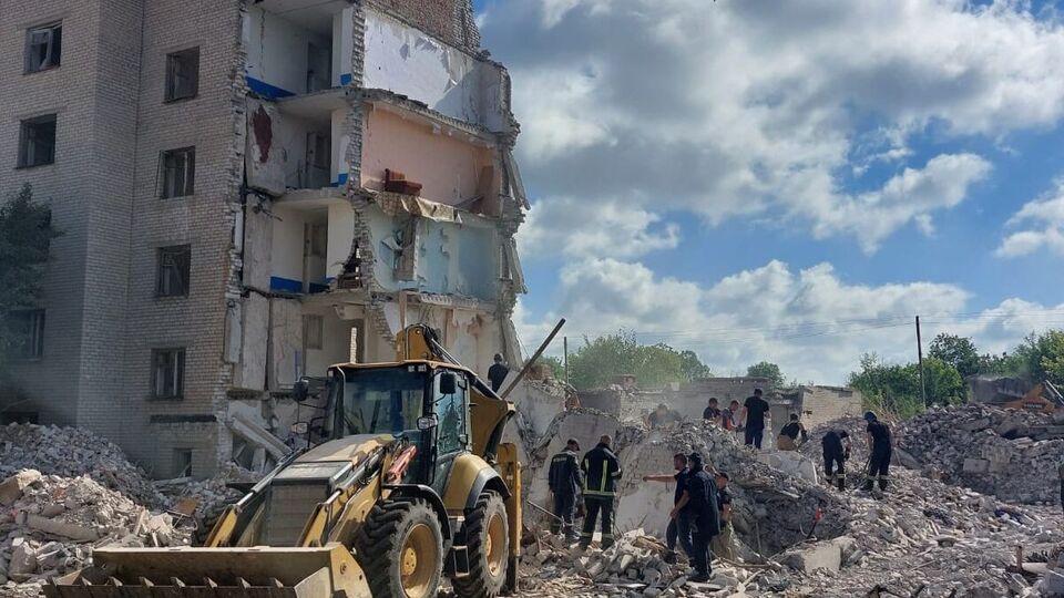 Рятувальники витягли з-під завалів будинку в Часовому Яру тіло 35-ї жертви обстрілу російських окупантів