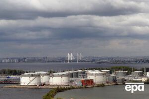 Більше ніж половину всієї російської нафти купують Китай та Індія – Bloomberg