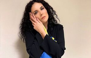 Каменських знялася в одязі із символікою кольорів українського прапора