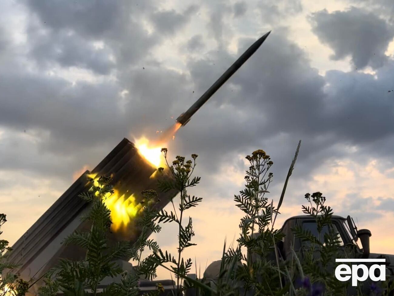 Ким:&nbsp;Военные работают четко, палят не только склады с боекомплектом, но и командные пункты с генералами