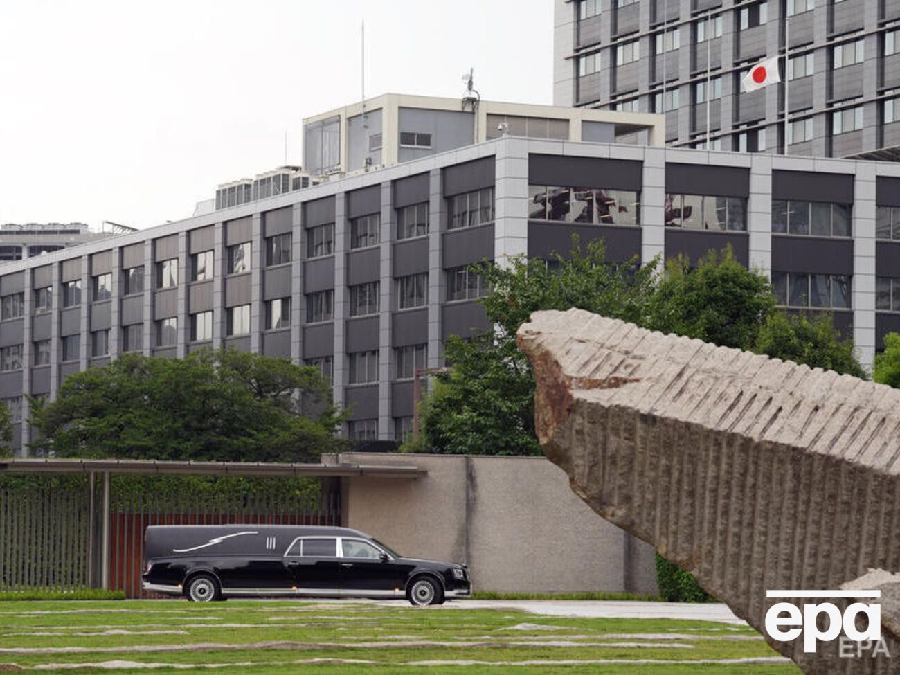 В Японії попрощалися з експрем'єром Абе, який помер після нападу на мітингу. Фоторепортаж