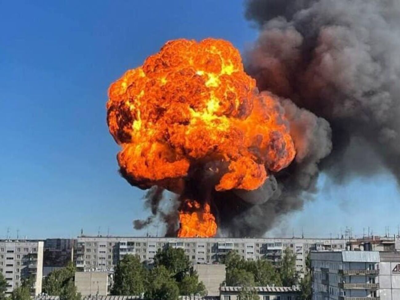 Із боку бази окупантів місцеві жителі засвідчили густий чорний дим, наголосив мер Мелітополя