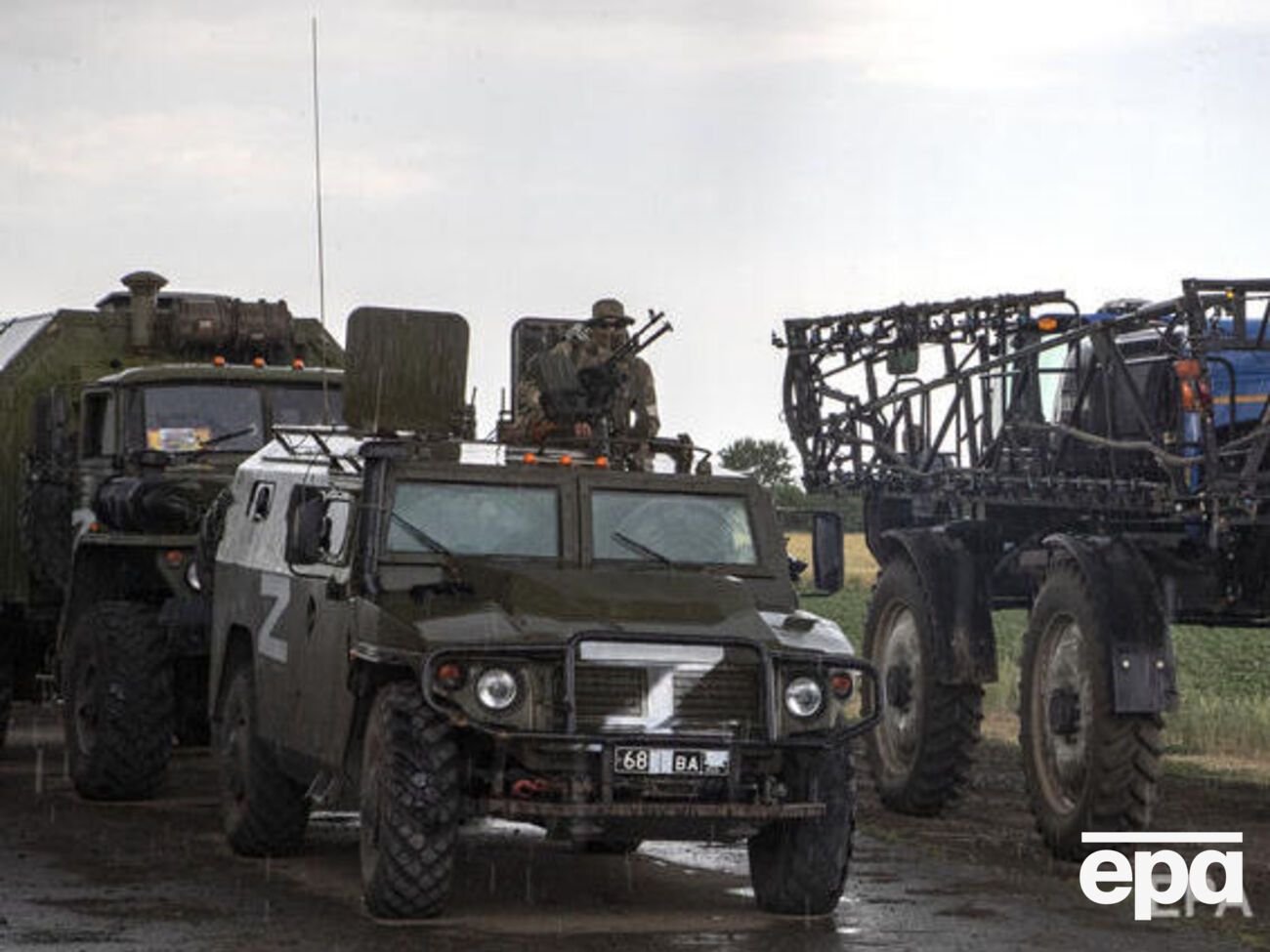 Оккупанты перебрасывают военную технику в направлении Херсона, сообщило "РИА-Мелитополь"