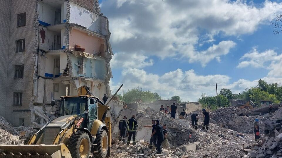 Розчистили вже 420 тонн завалів, зазначають у ДСНС