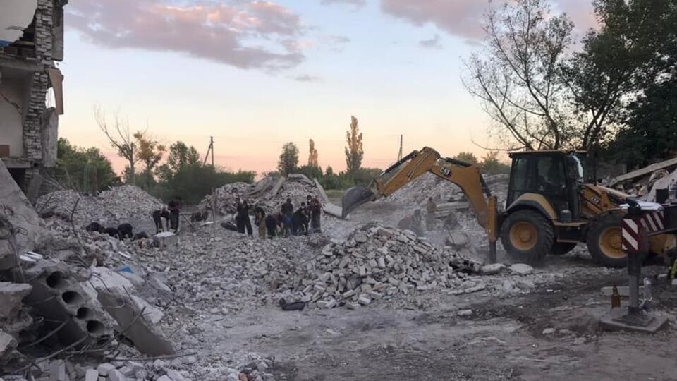 Кількість жертв обстрілу будинку в Часовому Яру зросла до 46 осіб – ДСНС