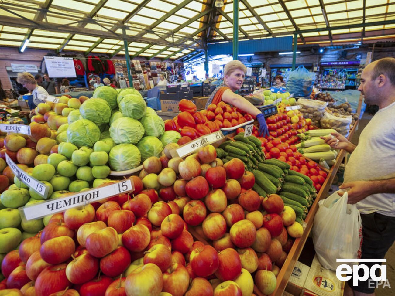 Через порушення ланцюгів постачання та подорожчання енергоносіїв зросли ціни навіть на сезонні овочі, фрукти та ягоди &ndash; НБУ