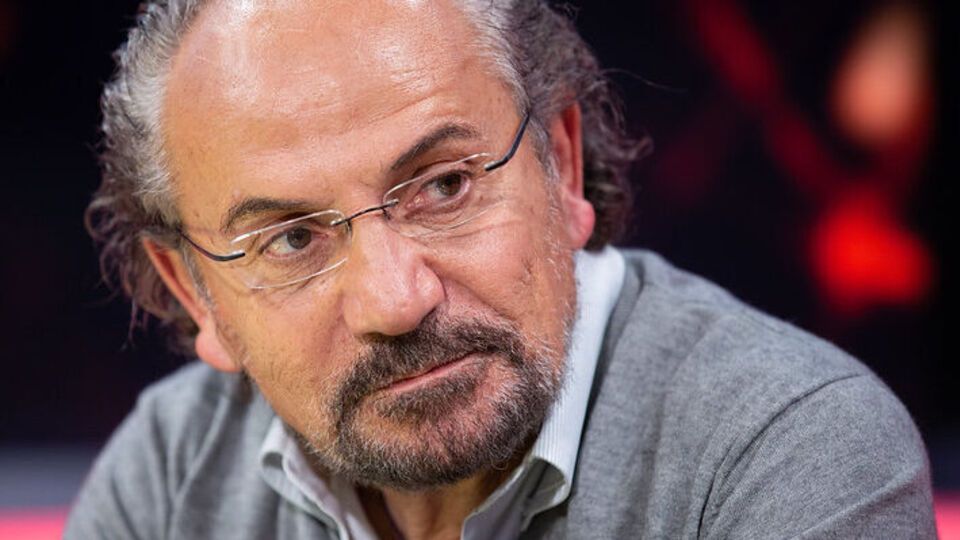 Шустер: Хочу наголосити на ролі журналістів телеканала "Україна", які висвітлювали і, сподіваюся, продовжать висвітлювати війну проти російських окупантів