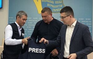Українські журналісти отримали вже 220 комплектів захисного спорядження від міжнародних організацій