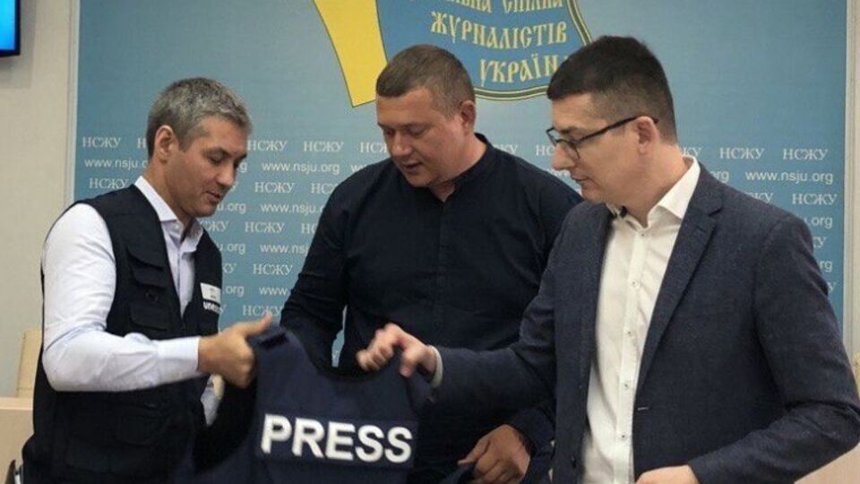 Украинские журналисты получили уже 220 комплектов защитного снаряжения от международных организаций