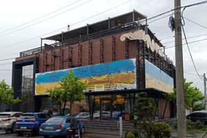 Цю конструкцію від власників ресторану вимагають демонтувати
